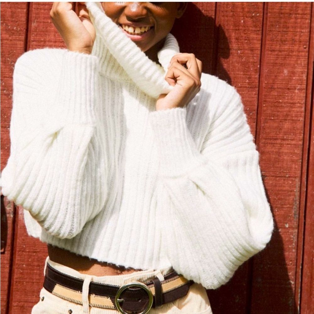 Urban outfitters mia cropped turtleneck sweater ivory